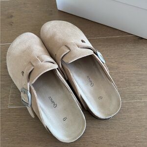 QUINCE Water Repellent Suede Clog Mule / Dune Color